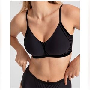 HONEYLOVE Liftwear Silhouette Wireless Black Bra Convertible Smoothing M